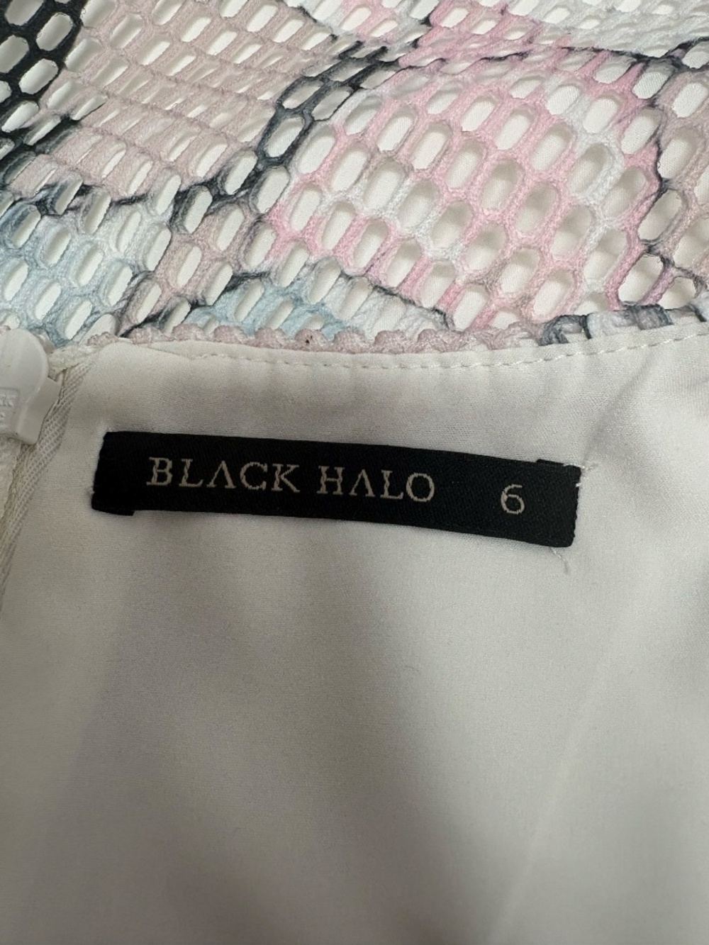 Black Halo Jackie O Floral Dress - Size 6. - Picture 15 of 16